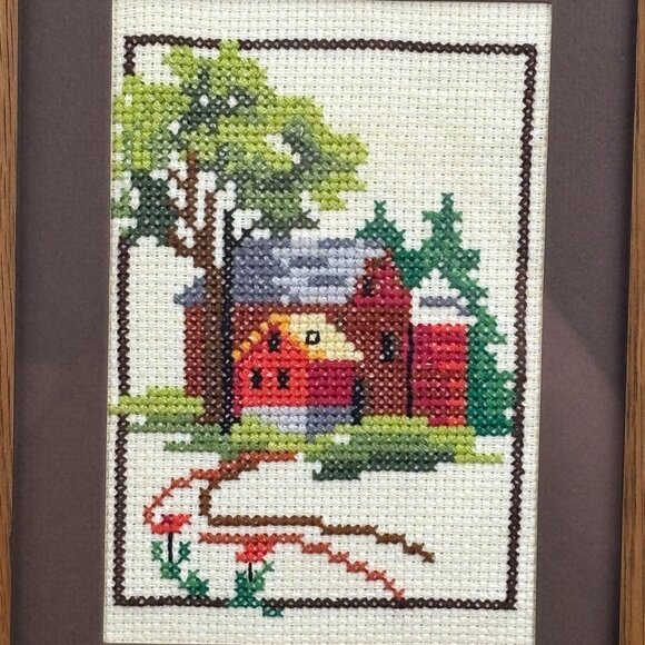 Vintage Framed Cross Stitch Country House or Red Barn in Solid Oak Wood Frame - Picture 3 of 12